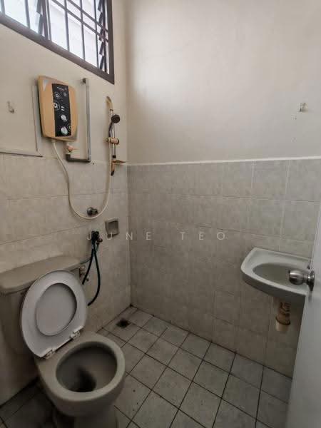 1.5-storey Terraced House for Rent in Taman Pelangi Indah (Ulu Tiram) - June Teo - Bathroom - PropertyGuru.com.my
