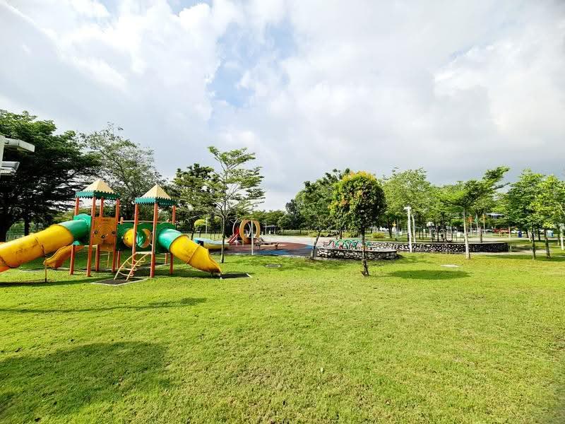 2-storey Terraced House for Sale in Lake Edge (Puchong) - John Lee - Garden - PropertyGuru.com.my