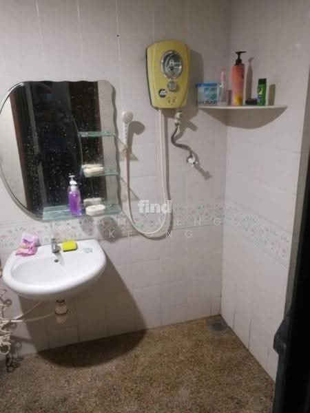 Condominium for Rent at Putra Place Condominium - Yam Weng Keong - Bathroom - PropertyGuru.com.my