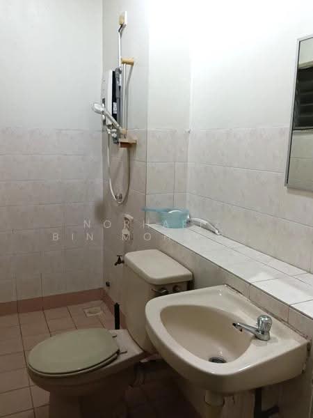 Apartment for Sale at USJ 22 - Norhafiz Bin Mohd Nor - Bathroom - PropertyGuru.com.my