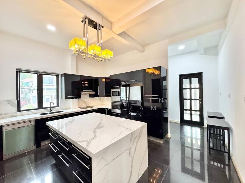 Bungalow House for Sale in Perdana Lakeview East (Cyberjaya) - Nurul Ain Muharam - Kitchen - PropertyGuru.com.my