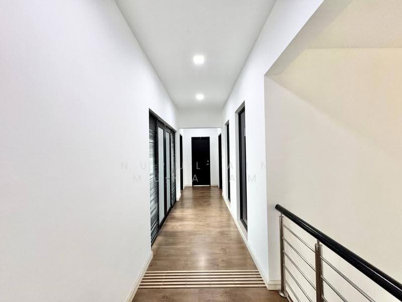 Bungalow House for Sale in Perdana Lakeview East (Cyberjaya) - Nurul Ain Muharam - Corridor - PropertyGuru.com.my
