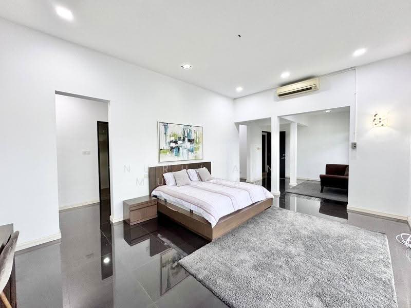 Bungalow House for Sale in Perdana Lakeview East (Cyberjaya) - Nurul Ain Muharam - Bedroom - PropertyGuru.com.my