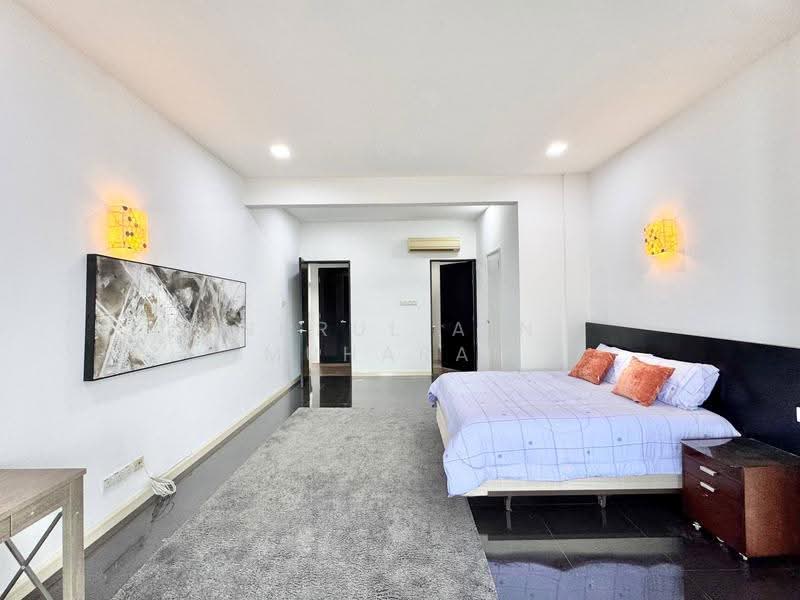 Bungalow House for Sale in Perdana Lakeview East (Cyberjaya) - Nurul Ain Muharam - Bedroom - PropertyGuru.com.my