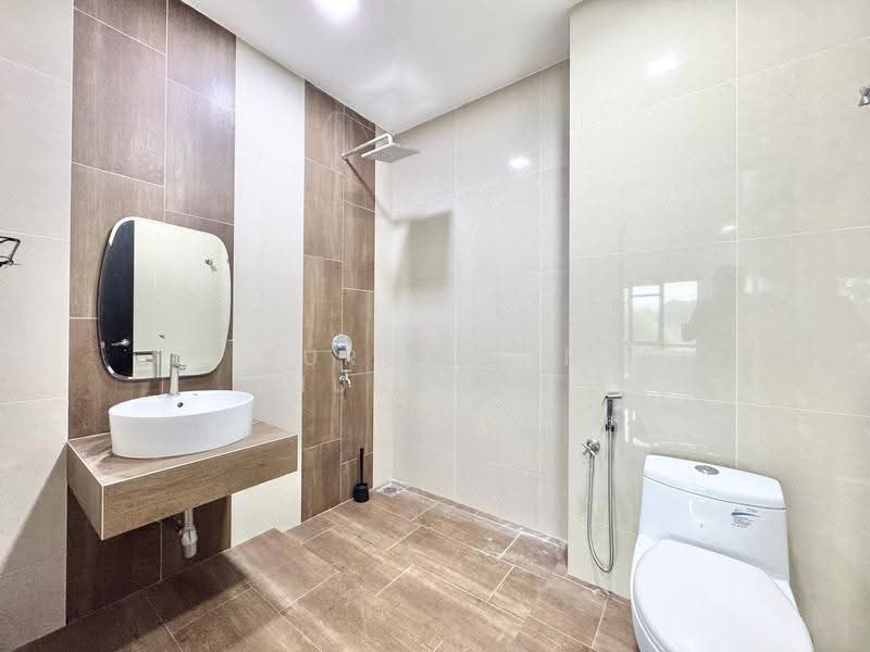 Bungalow House for Sale in Perdana Lakeview East (Cyberjaya) - Nurul Ain Muharam - Bathroom - PropertyGuru.com.my