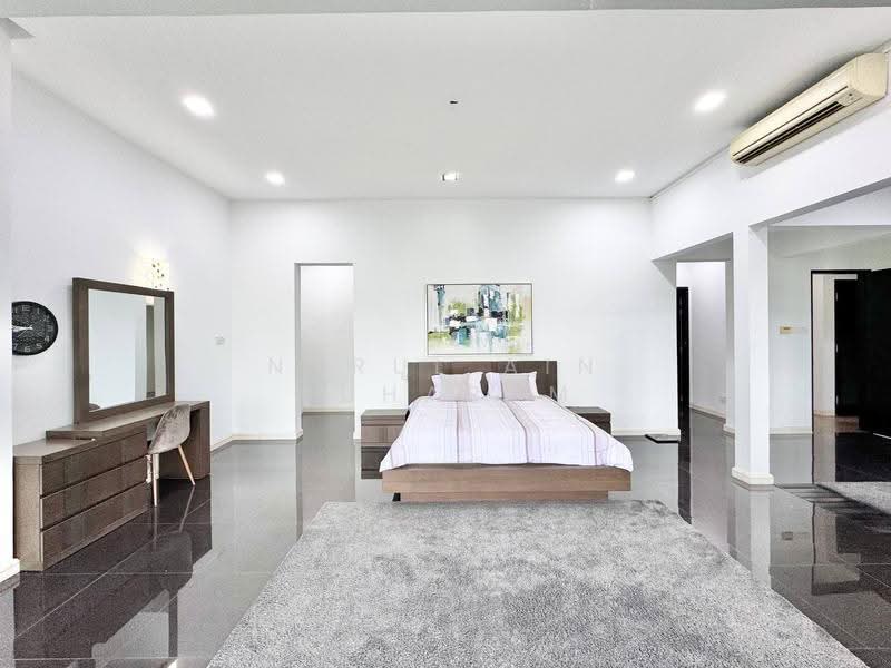 Bungalow House for Sale in Perdana Lakeview East (Cyberjaya) - Nurul Ain Muharam - Bedroom - PropertyGuru.com.my