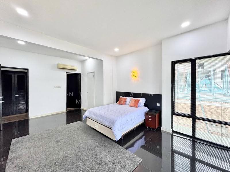 Bungalow House for Sale in Perdana Lakeview East (Cyberjaya) - Nurul Ain Muharam - Bedroom - PropertyGuru.com.my