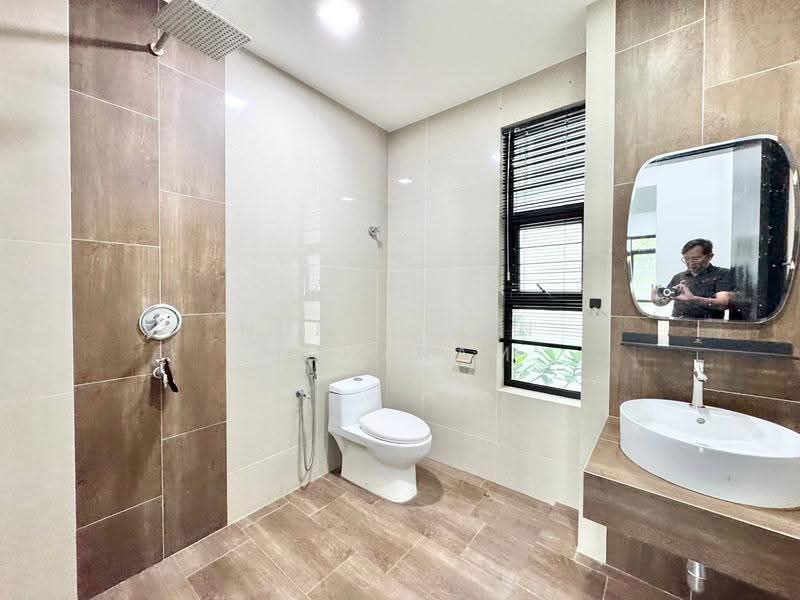 Bungalow House for Sale in Perdana Lakeview East (Cyberjaya) - Nurul Ain Muharam - Bathroom - PropertyGuru.com.my