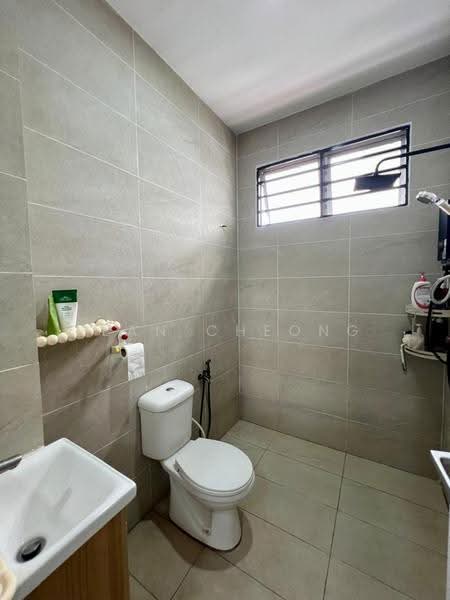 2-storey Terraced House for Sale in Taman Universiti Indah (Seri Kembangan) - Sean Cheong - Bathroom - PropertyGuru.com.my