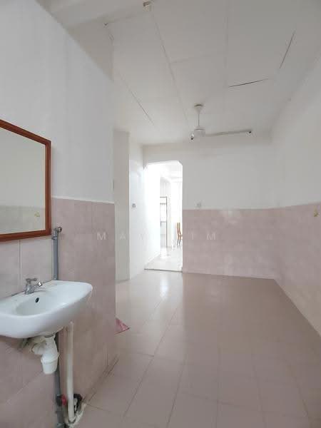 1-storey Terraced House for Sale in Johor Bahru (Johor) - May Lim - Bathroom - PropertyGuru.com.my