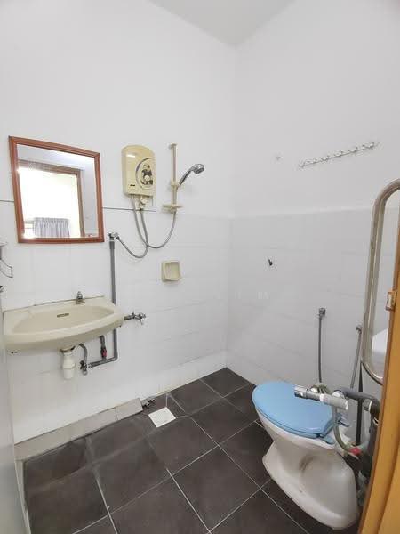 1-storey Terraced House for Sale in Johor Bahru (Johor) - May Lim - Bathroom - PropertyGuru.com.my