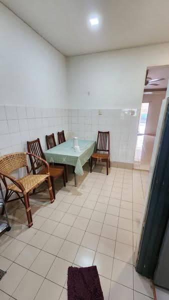 Rumah Teres 2.5-Tingkat untuk Disewa di Bandar Putra Permai (Seri Kembangan) - Max Chua - Dining Room - PropertyGuru.com.my