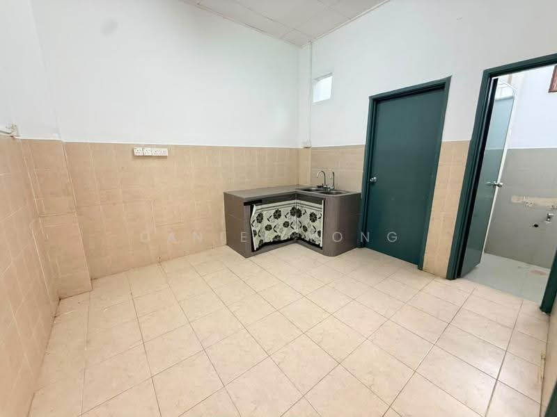 1-storey Terraced House for Sale in Bandar Putra Kulai (Kulai) - Daniel Yong - Kitchen - PropertyGuru.com.my
