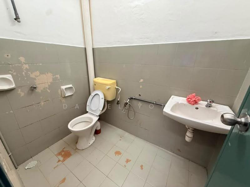 1-storey Terraced House for Sale in Bandar Putra Kulai (Kulai) - Daniel Yong - Bathroom - PropertyGuru.com.my
