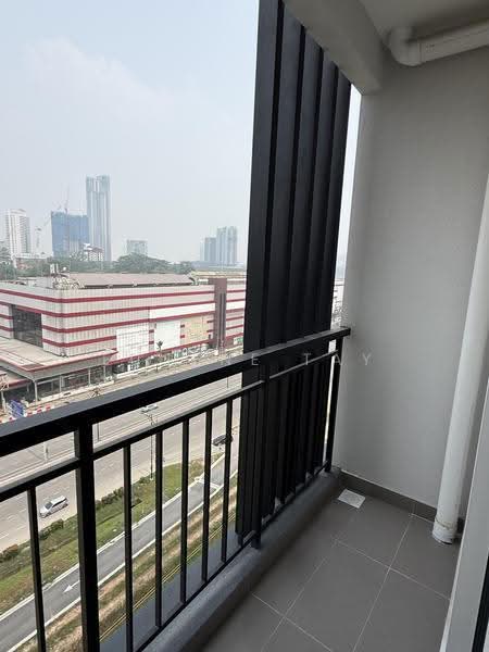 Kediaman Servis untuk Dijual di TRELLIS RESIDENCES - Eugene Tay - Balcony - PropertyGuru.com.my