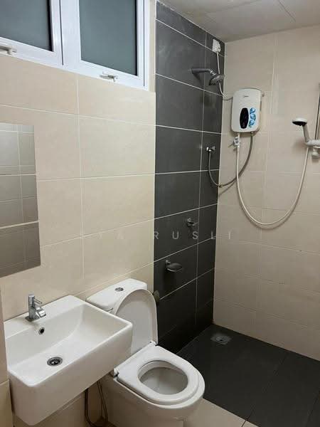Kediaman Servis untuk Disewa di De Centrum Residences - Sya Rusli - Bathroom - PropertyGuru.com.my