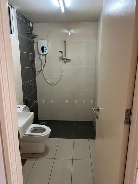Kediaman Servis untuk Disewa di De Centrum Residences - Sya Rusli - Bathroom - PropertyGuru.com.my