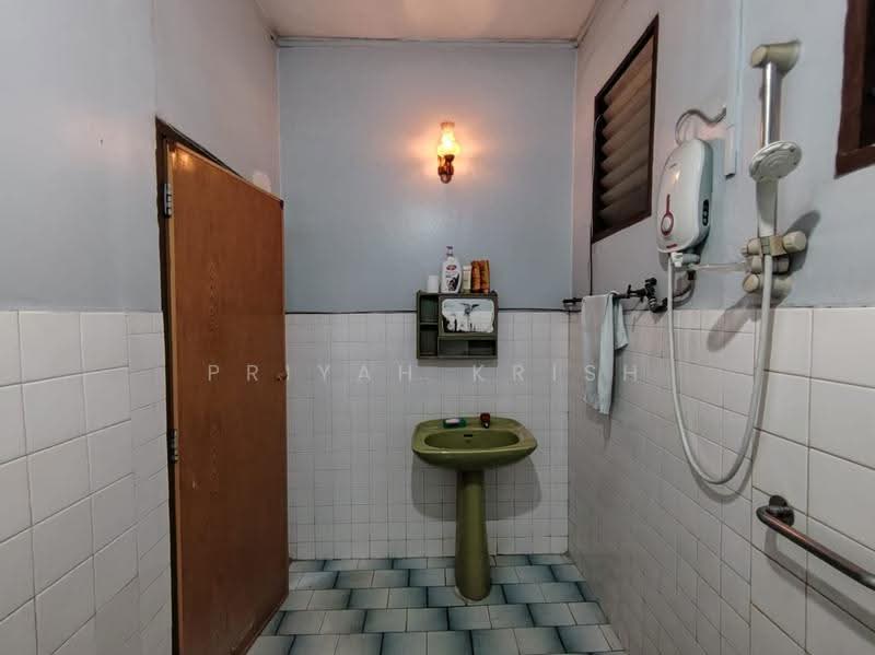Terraced House for Sale in Bangsar (Kuala Lumpur) - PRIYAH KRISH - Bathroom - PropertyGuru.com.my