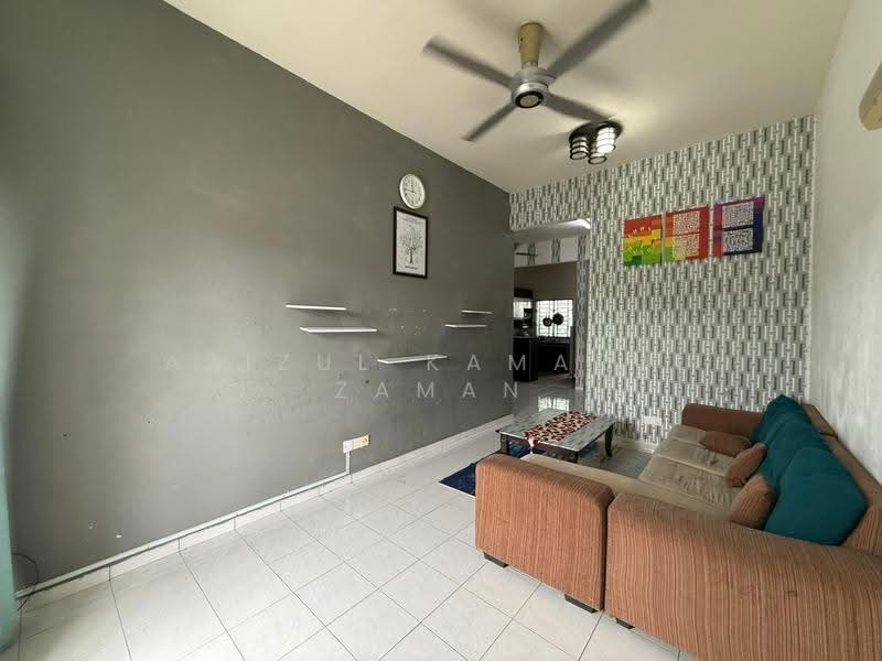 Townhouse for Sale in Taman Tropika 2 (Kajang) - Azizul Kamarul Zaman - Living Room - PropertyGuru.com.my