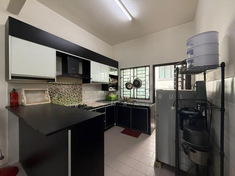 Townhouse for Sale in Taman Tropika 2 (Kajang) - Azizul Kamarul Zaman - Kitchen - PropertyGuru.com.my