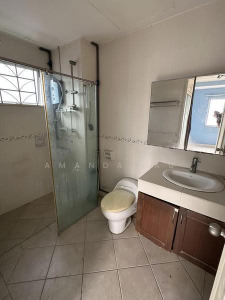 Condominium for Sale at Aseana Puteri - Amanda Lau - Master Bathroom - PropertyGuru.com.my