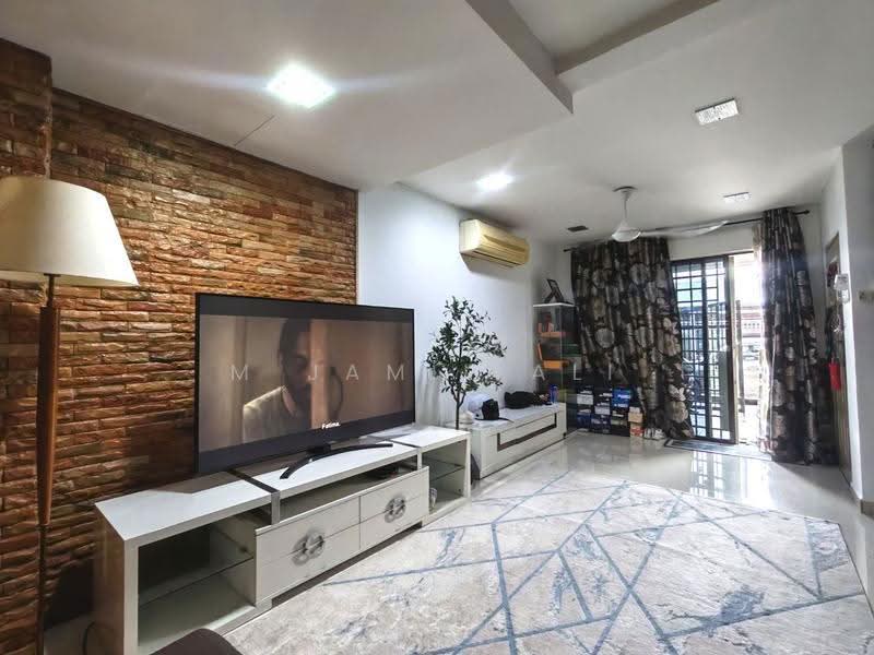 2-storey Terraced House for Rent in Taman Serdang Jaya (Seri Kembangan) - M Jamil Ali - Living Room - PropertyGuru.com.my