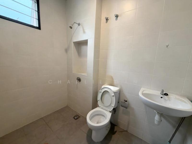 2-storey Terraced House for Rent in Bandar Saujana Putra (Tanjong Duabelas) - Charlie Gan - Bathroom - PropertyGuru.com.my