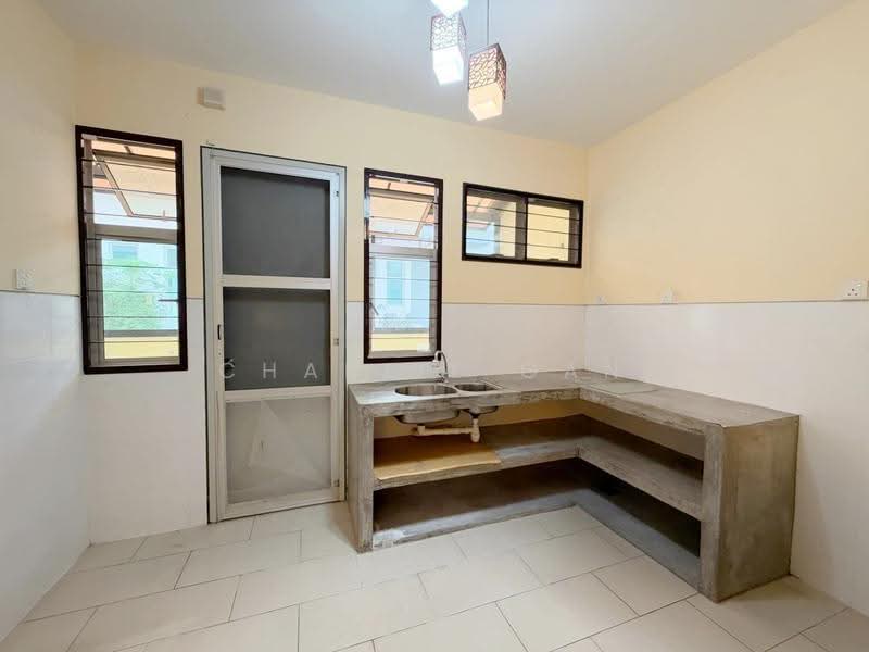 2-storey Terraced House for Rent in Bandar Saujana Putra (Tanjong Duabelas) - Charlie Gan - Kitchen - PropertyGuru.com.my