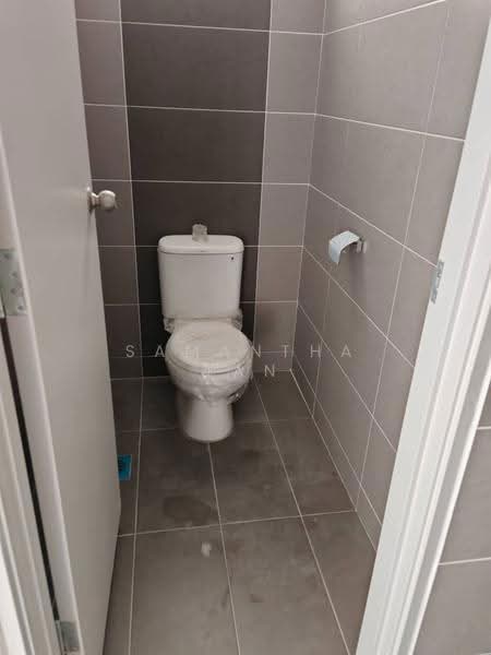 Kilang Teres untuk Disewa di Taman Lagenda Putra (Kulai) - Samantha Tan - Bathroom - PropertyGuru.com.my