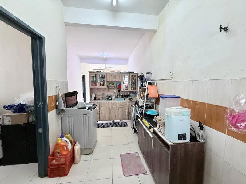 1-storey Terraced House for Sale in Bandar Saujana Putra (Tanjong Duabelas) - Wan Azlan Ahmad - Kitchen - PropertyGuru.com.my