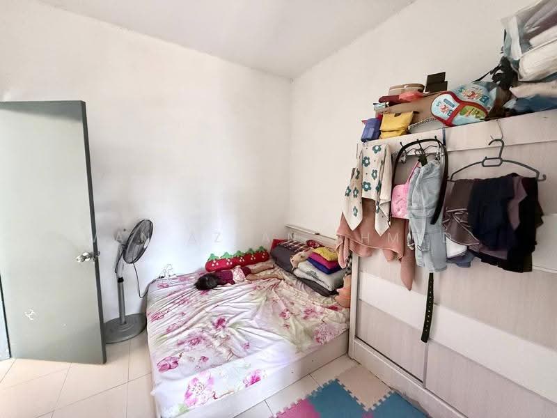 1-storey Terraced House for Sale in Bandar Saujana Putra (Tanjong Duabelas) - Wan Azlan Ahmad - Bedroom - PropertyGuru.com.my