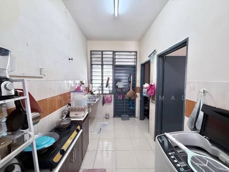 1-storey Terraced House for Sale in Bandar Saujana Putra (Tanjong Duabelas) - Wan Azlan Ahmad - Kitchen - PropertyGuru.com.my