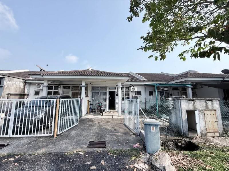 1-storey Terraced House for Sale in Bandar Saujana Putra (Tanjong Duabelas) - Wan Azlan Ahmad - Exterior - PropertyGuru.com.my