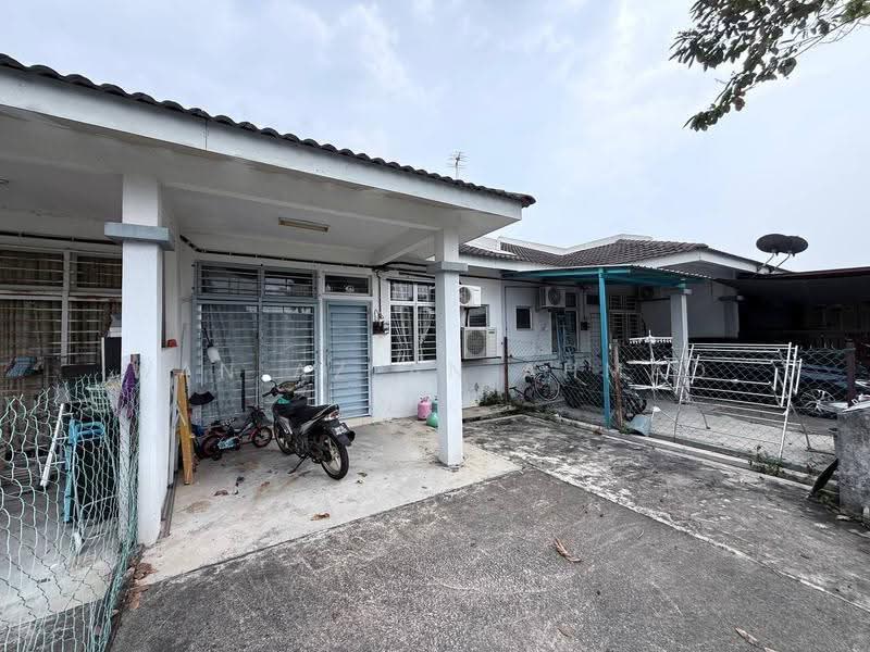 1-storey Terraced House for Sale in Bandar Saujana Putra (Tanjong Duabelas) - Wan Azlan Ahmad - Exterior - PropertyGuru.com.my