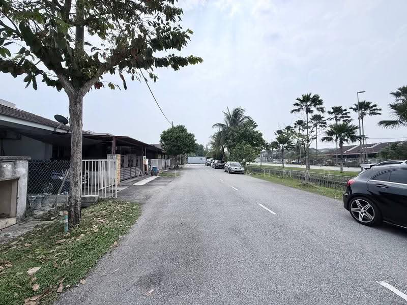 1-storey Terraced House for Sale in Bandar Saujana Putra (Tanjong Duabelas) - Wan Azlan Ahmad - Exterior - PropertyGuru.com.my