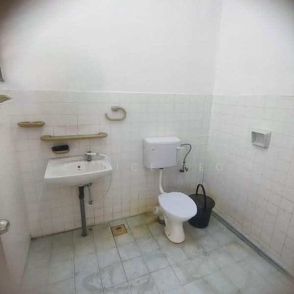 Rumah Teres 2-Tingkat untuk Dijual di Taman Daya (Johor Bahru) - Janice Teo - Bathroom - PropertyGuru.com.my