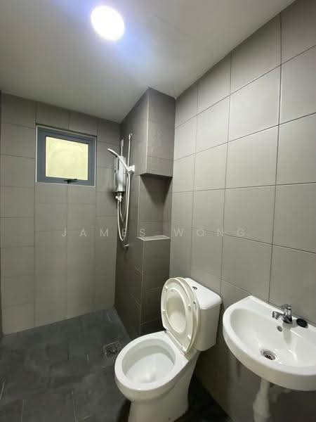 Kondominium untuk Disewa di Sky Awani Residensi 3 - James Wong - Bathroom - PropertyGuru.com.my