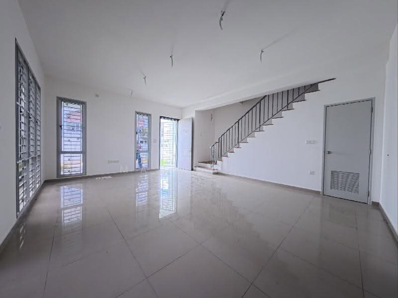 Rumah Berkembar untuk Dijual di Alam Sari (Bangi) - Mahirah . - Living Room - PropertyGuru.com.my