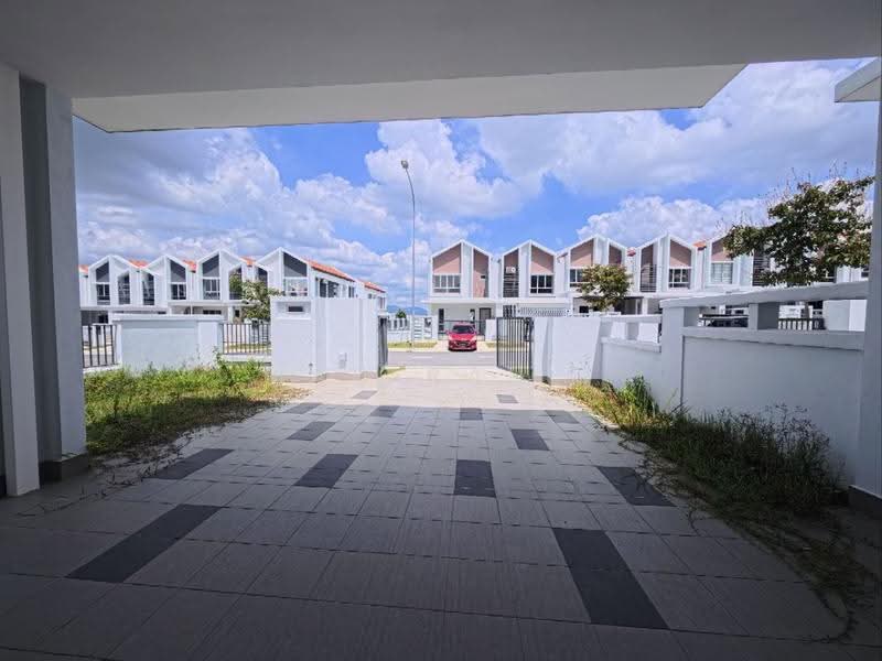 Rumah Berkembar untuk Dijual di Alam Sari (Bangi) - Mahirah . - Exterior - PropertyGuru.com.my