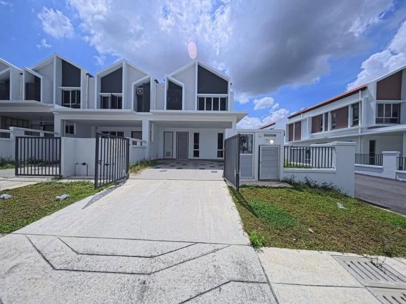 Rumah Berkembar untuk Dijual di Alam Sari (Bangi) - Mahirah . - Exterior - PropertyGuru.com.my
