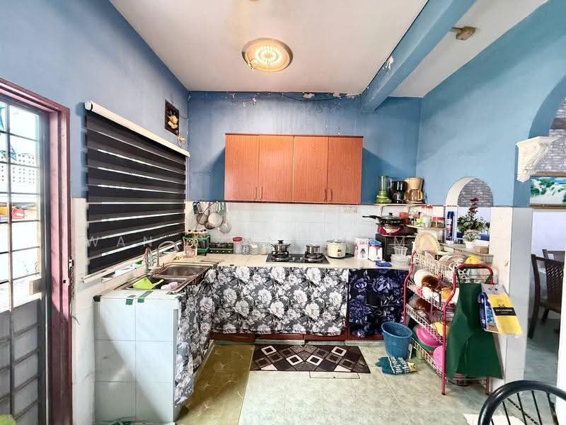 Rumah Teres 2-Tingkat untuk Dijual di Bandar Tasik Puteri (Rawang) - Wan Azlan Ahmad - Kitchen - PropertyGuru.com.my