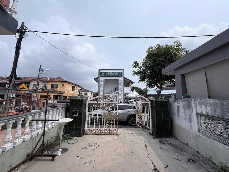 Rumah Teres 2-Tingkat untuk Dijual di Bandar Tasik Puteri (Rawang) - Wan Azlan Ahmad - Exterior - PropertyGuru.com.my