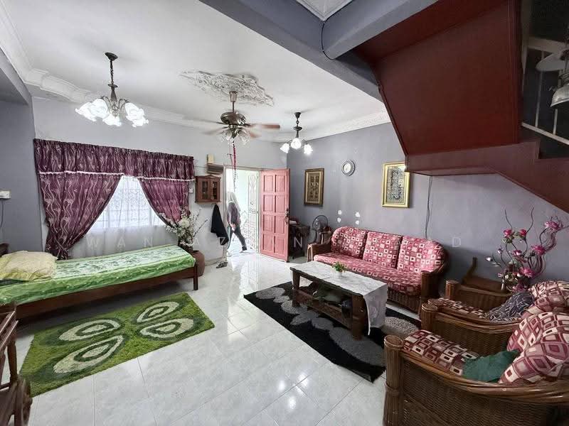 Rumah Teres 2-Tingkat untuk Dijual di Bandar Tasik Puteri (Rawang) - Wan Azlan Ahmad - Living Room - PropertyGuru.com.my