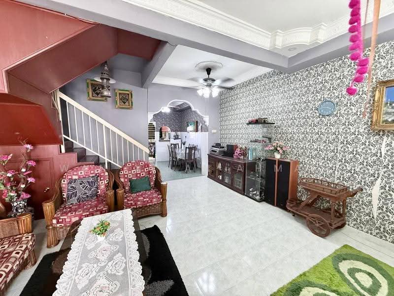 Rumah Teres 2-Tingkat untuk Dijual di Bandar Tasik Puteri (Rawang) - Wan Azlan Ahmad - Living Room - PropertyGuru.com.my
