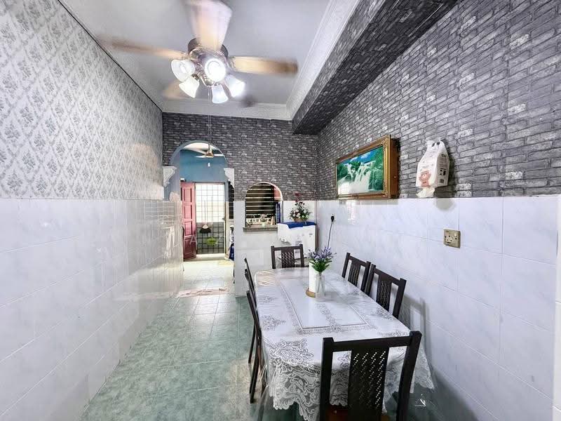 Rumah Teres 2-Tingkat untuk Dijual di Bandar Tasik Puteri (Rawang) - Wan Azlan Ahmad - Dining Room - PropertyGuru.com.my