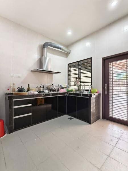 Rumah Kluster untuk Dijual di Taman Seri Austin (Tebrau) - Andrew Teo - Kitchen - PropertyGuru.com.my