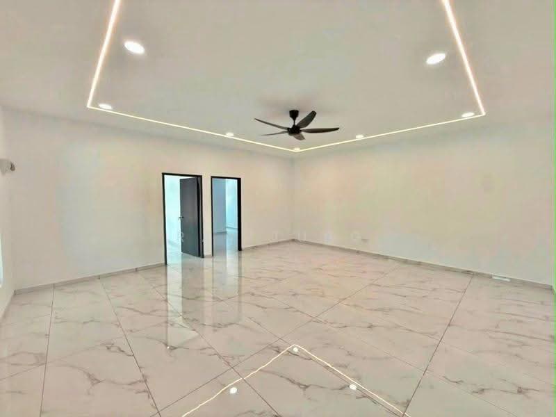 1-storey Terraced House for Sale in Taman Puteri Wangsa (Ulu Tiram) - Ray Tung - Living Room - PropertyGuru.com.my
