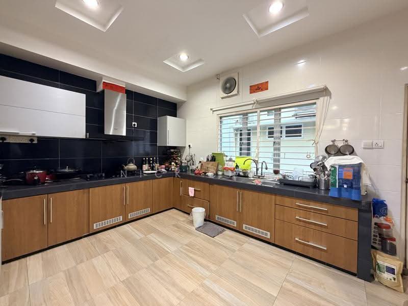 2.5-storey Terraced House for Sale in Bandar Putra Permai (Seri Kembangan) - Nick Chan - Kitchen - PropertyGuru.com.my