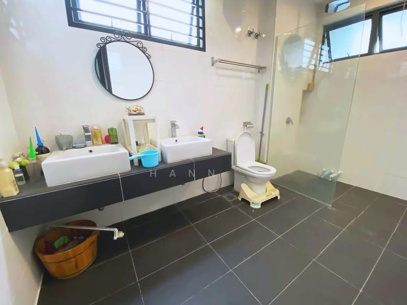 Rumah Teres 3-Tingkat untuk Dijual di Puchong (Selangor) - Hann . - Bathroom - PropertyGuru.com.my