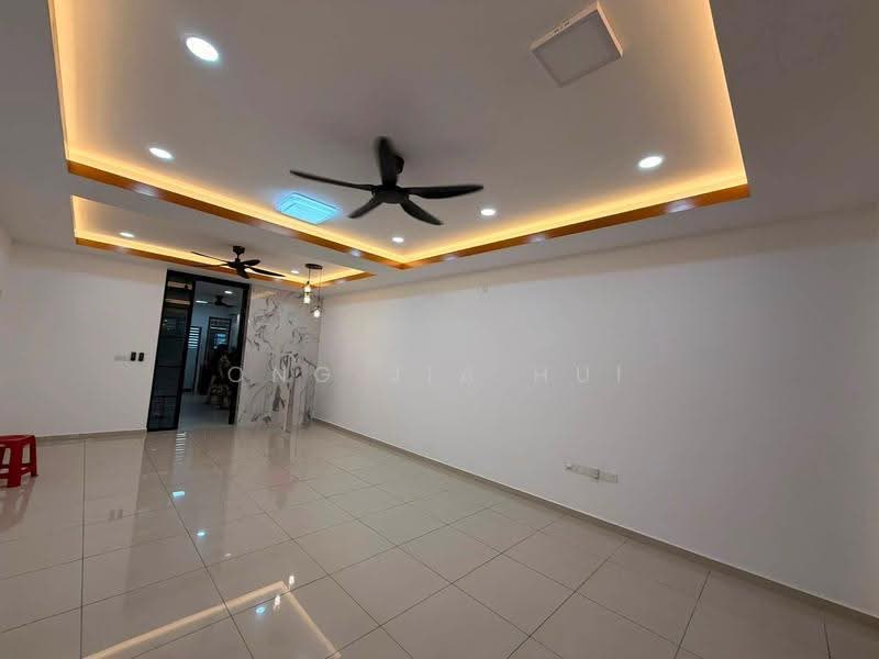 Rumah Teres 2-Tingkat untuk Dijual di Bayu Sutera, Suria Heights (Bandar Sri Sendayan) - Ong Jia Hui - Living Room - PropertyGuru.com.my